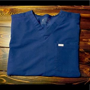 FIGS XL Mens Leon - 2 Pocket Scrub Top in Navy Color